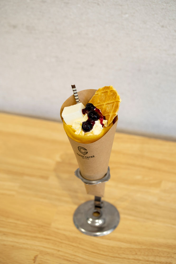 ブルーベリーチーズケーキクレープの写真